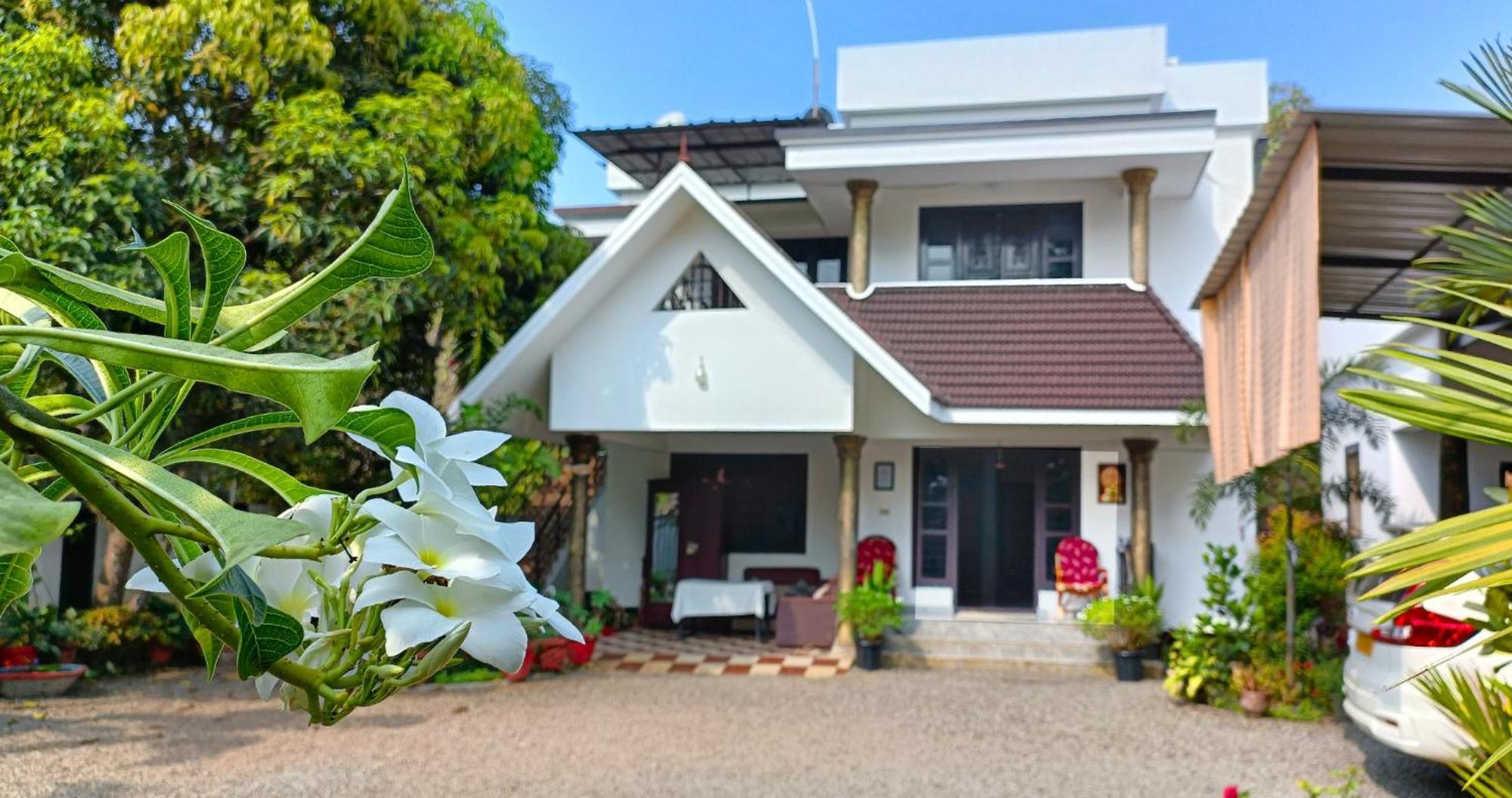 Alma Homestay マラリクラム エクステリア 写真