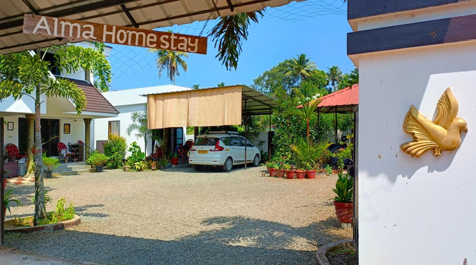 Alma Homestay マラリクラム エクステリア 写真